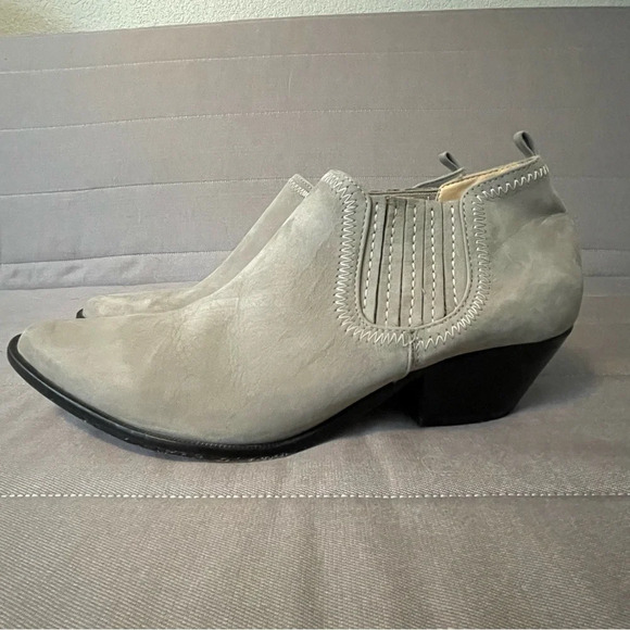 Schutz Jacqueline Western Ankle Booties Mouse Grey Sz 11 - Picture 3 of 8